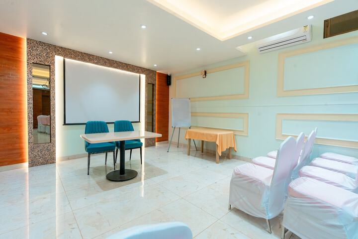 Ballroom/Hall 43 of 51