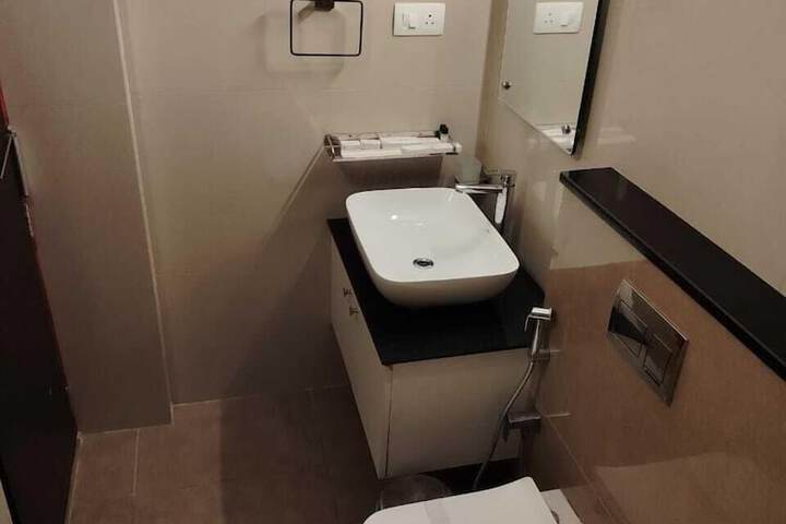 Room 12 of 18