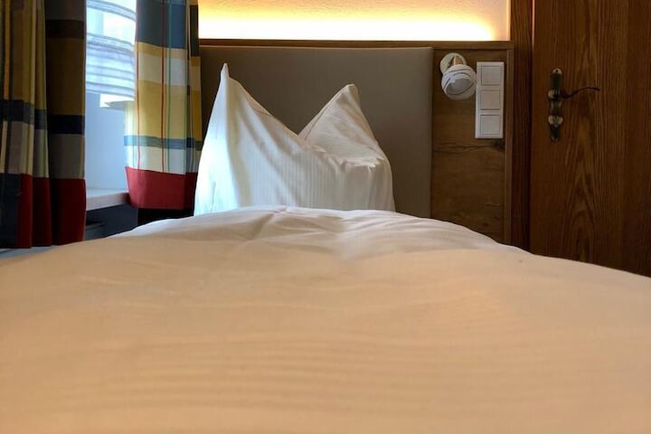 Room 4 of 13
