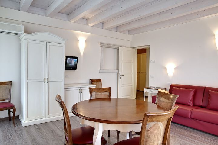 Room 8 of 20