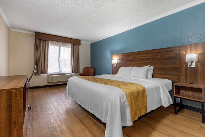 1 King Bed (9 of 13)