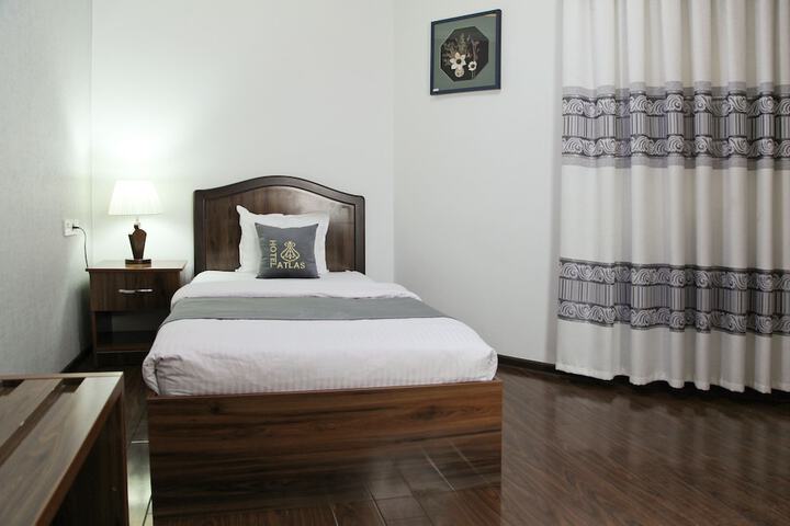 Room 6 of 27