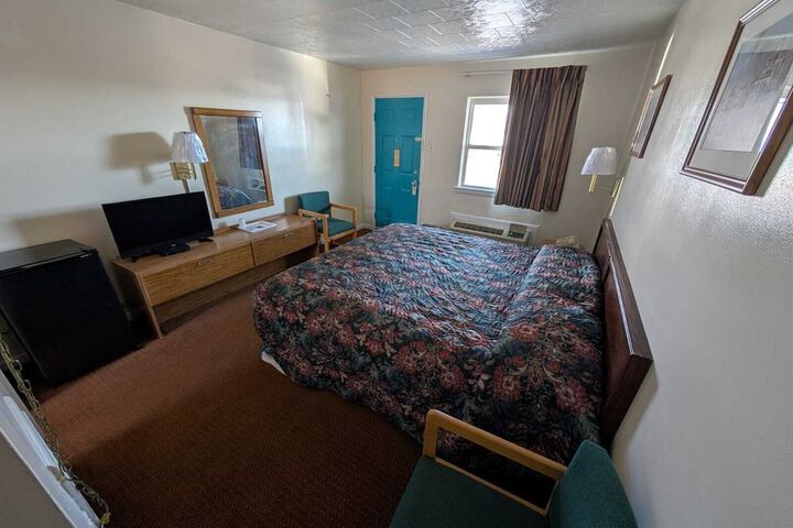 Room 4 of 20