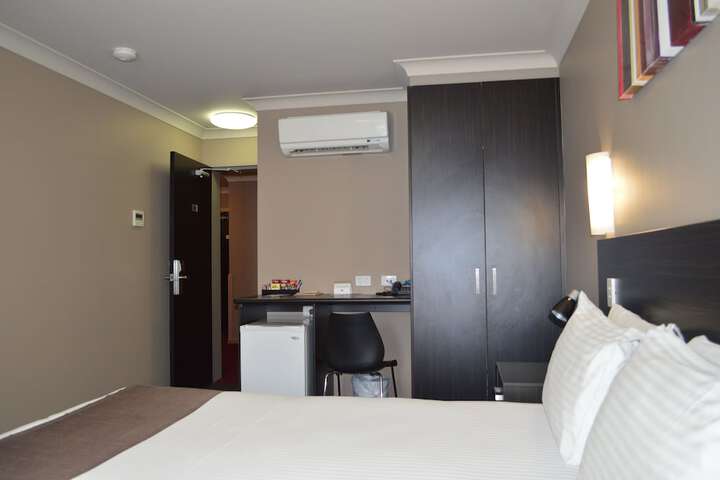 Room 4 of 55