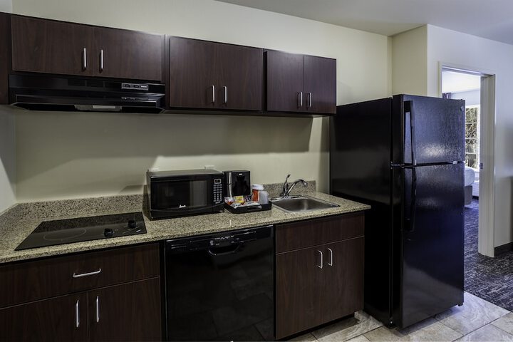Suite Accessible King Size Bed (6 of 11)