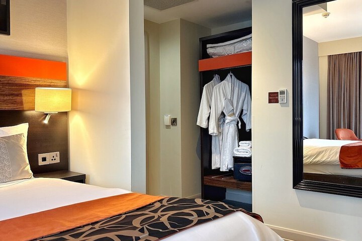 Room 15 of 48