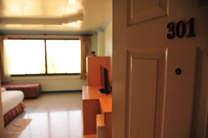 Room 9 of 30
