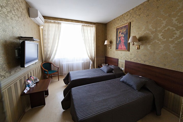 Room 3 of 85