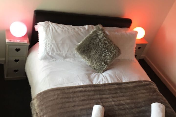 Room 10 of 11