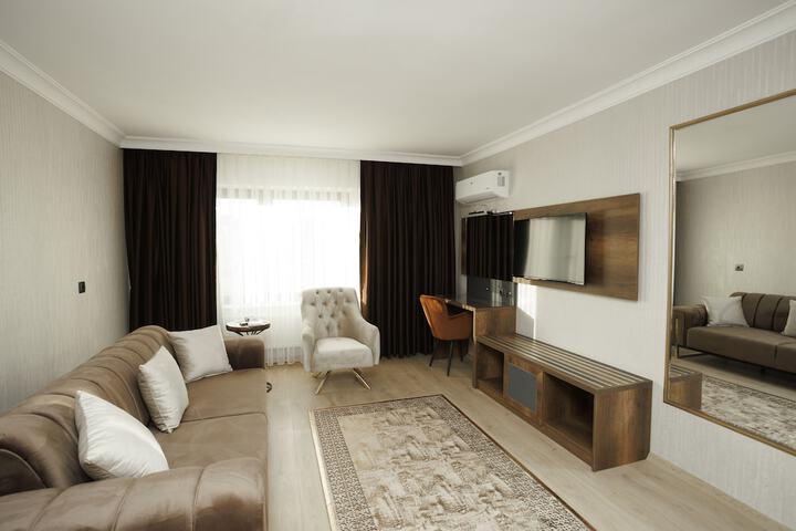 Room 6 of 37