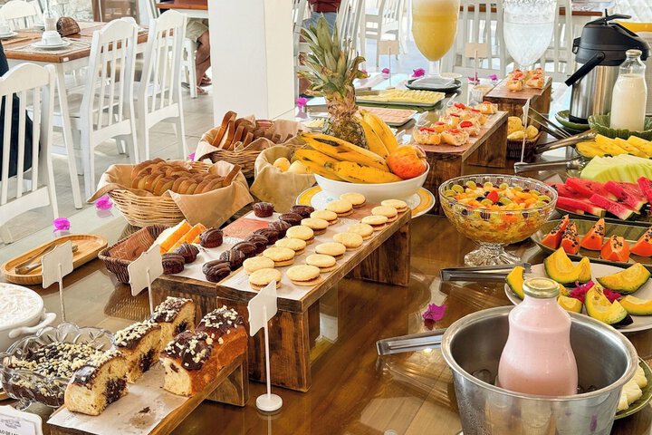 Breakfast/Coffee Service 95 of 108