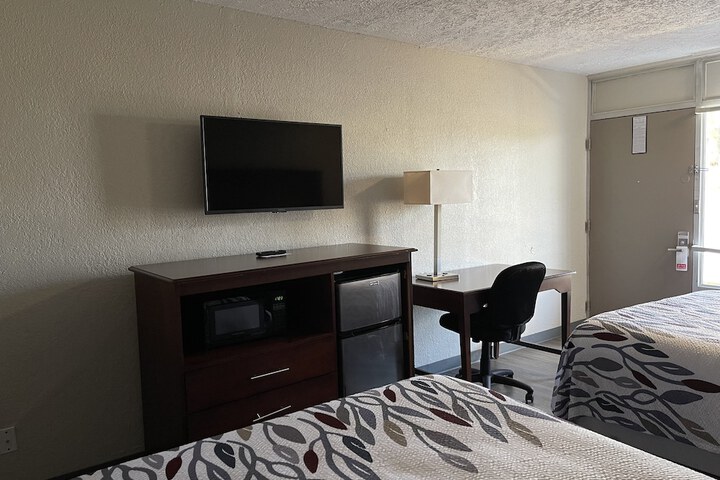 Deluxe 2 Queen Beds (7 of 7)