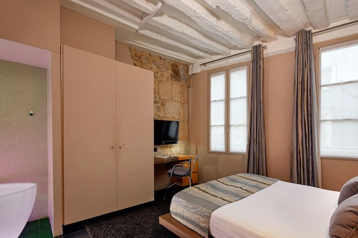 Room 21 of 47