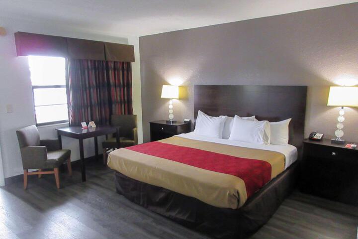 1 King Bed (12 of 24)