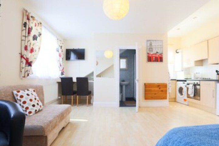 Room 10 of 28