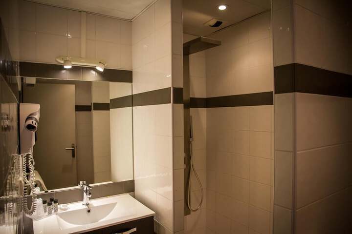 Room 33 of 71
