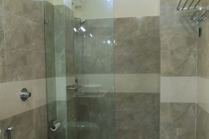 Room 8 of 25