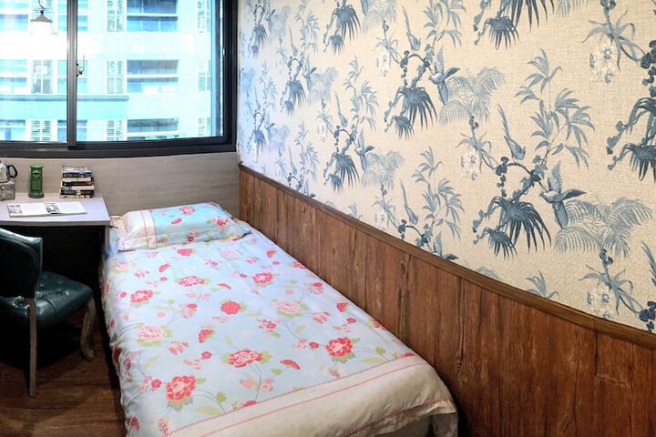 Room 28 of 81