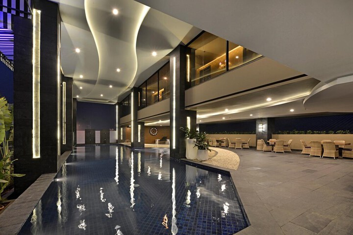 Hotel Pool