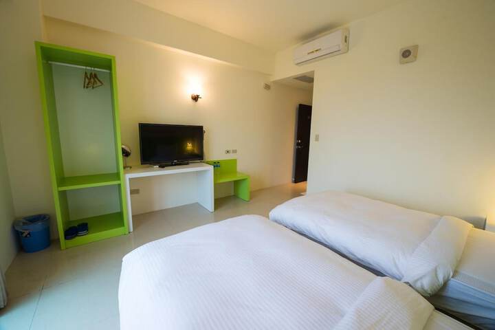 Room 21 of 48