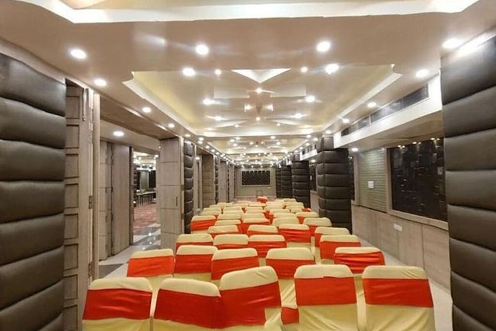 Ballroom/Hall 30 of 32