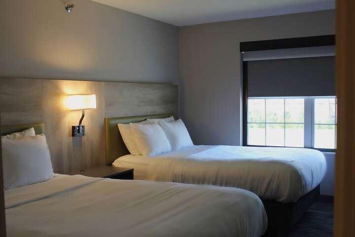 Room 6 of 72