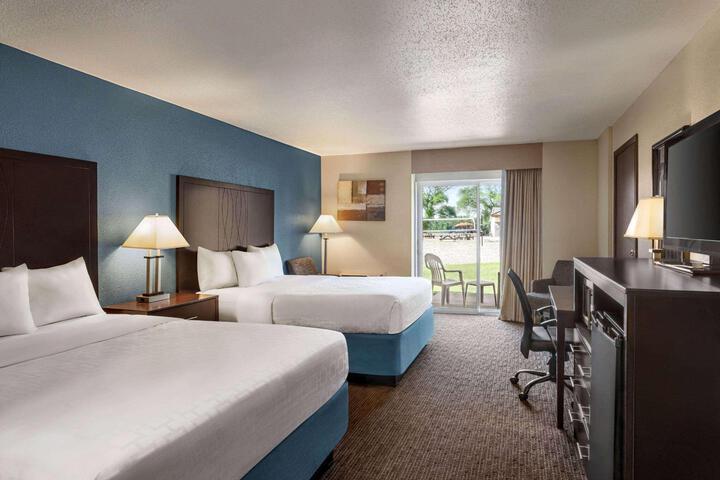2 Double Beds Mobility Accessible Pool View (11 of 14)
