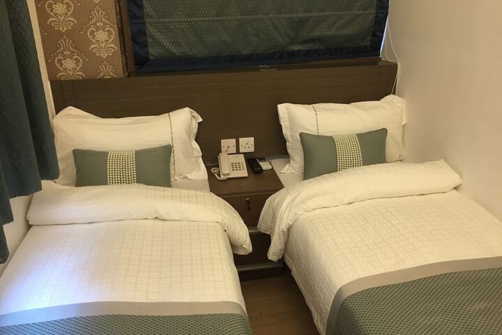 Room 5 of 49