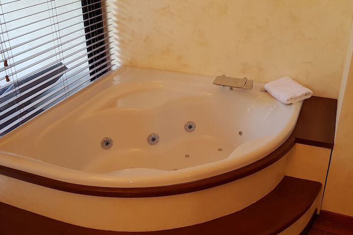 Hot Tub 29 of 70