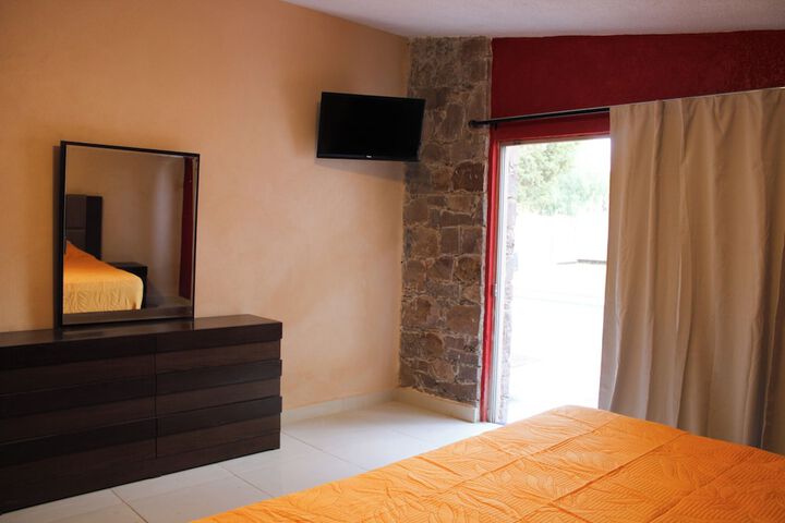 Room 9 of 27