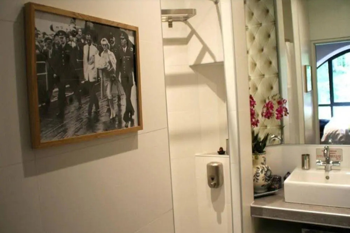 Room 9 of 23