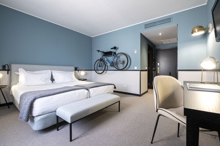 Room 4 of 157