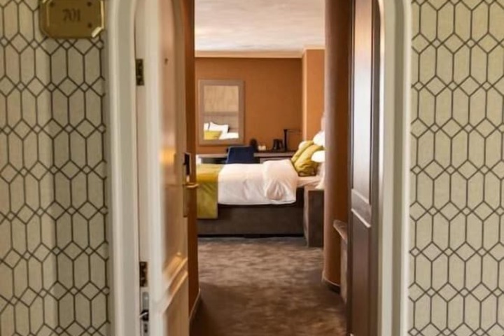 Room 6 of 22