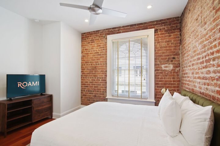 Room 35 of 146