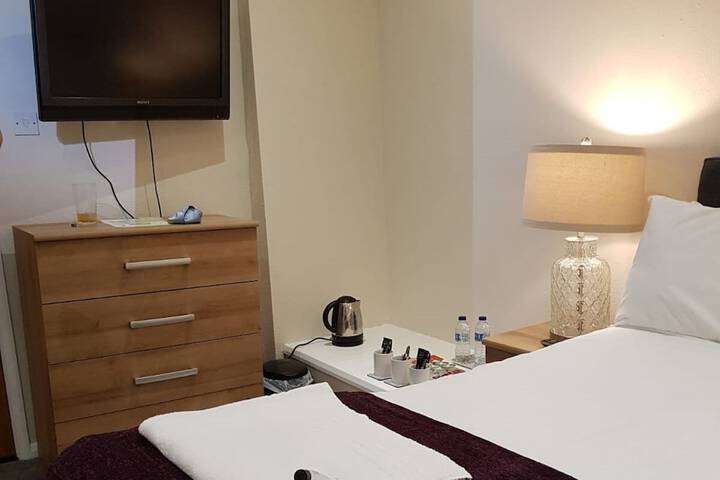 Room 5 of 9