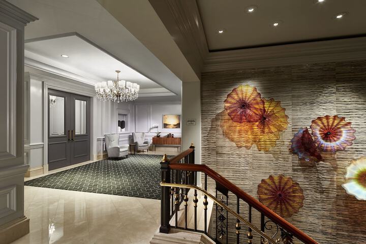 Lobby lounge