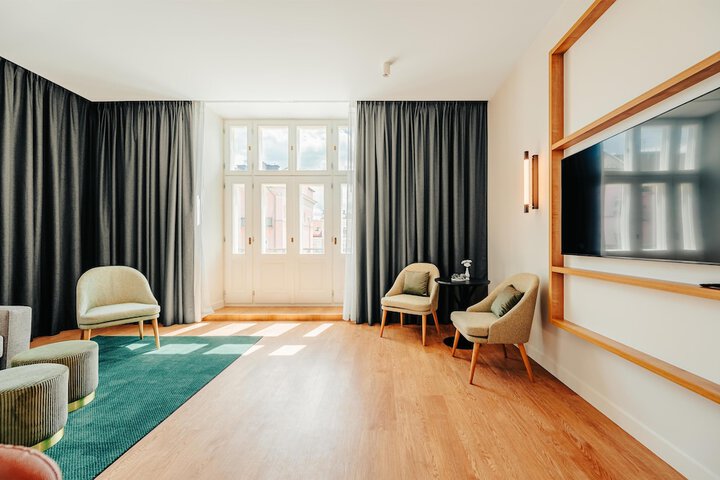 Room 33 of 70