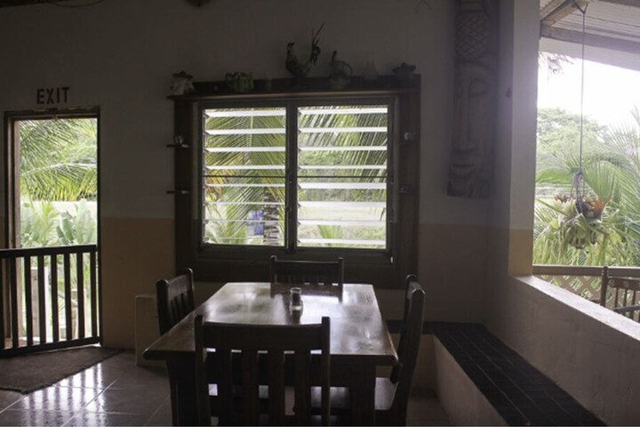 Dining 8 of 13