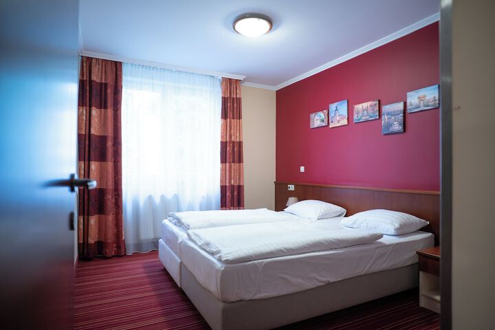 Room 42 of 153
