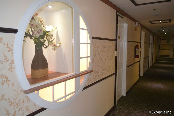 Ballroom/Hall 13 of 21
