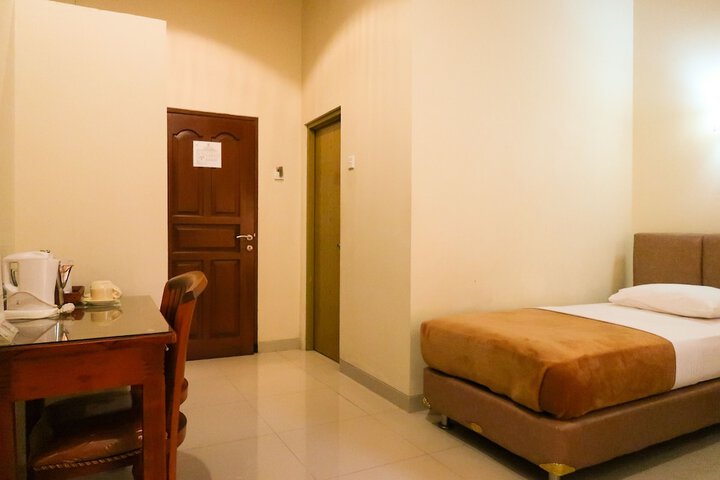 Room 12 of 97