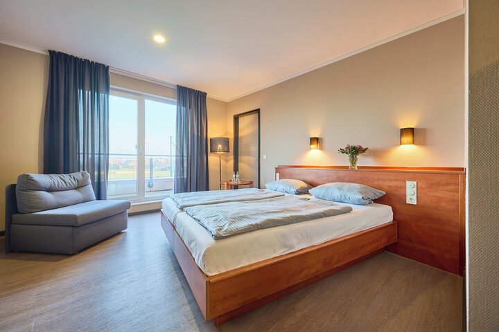 Room 6 of 25