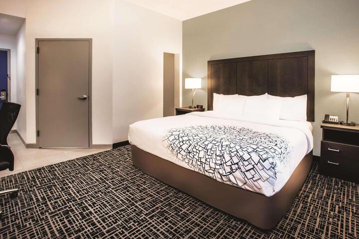 1 King Bed (2 of 12)