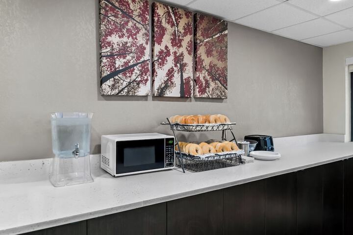 Breakfast/Coffee Service 40 of 51