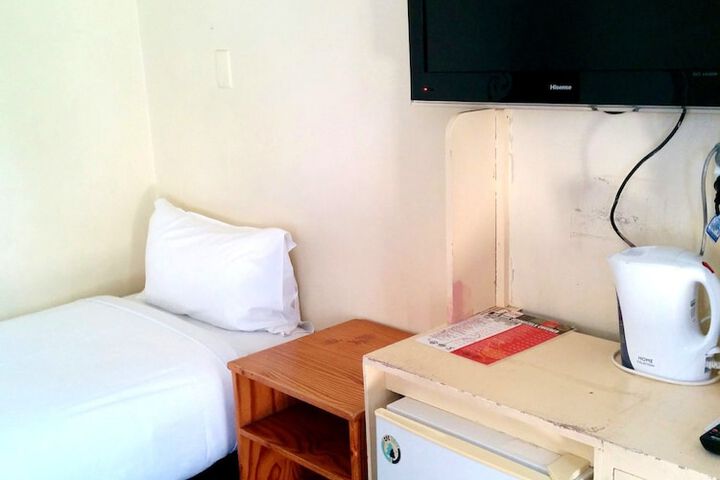 Room 4 of 68
