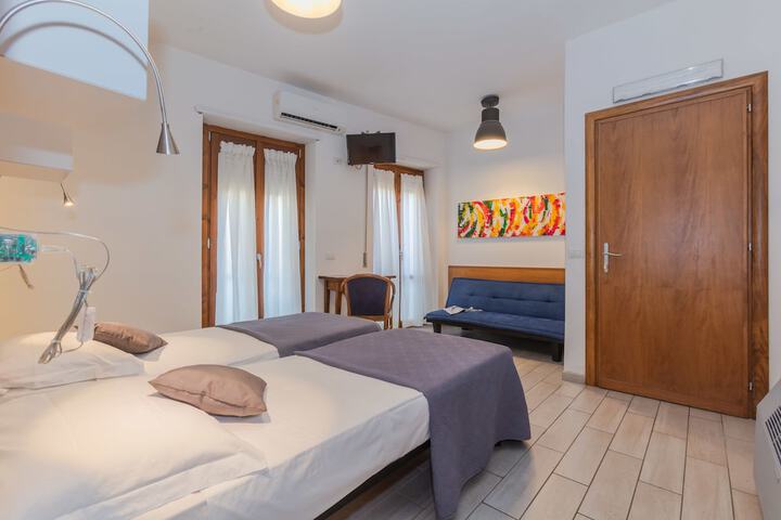 Room 47 of 90