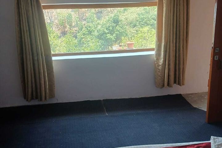 Room 7 of 33