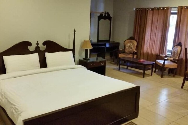 Room 14 of 25