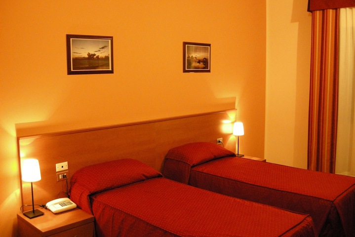 Room 8 of 71