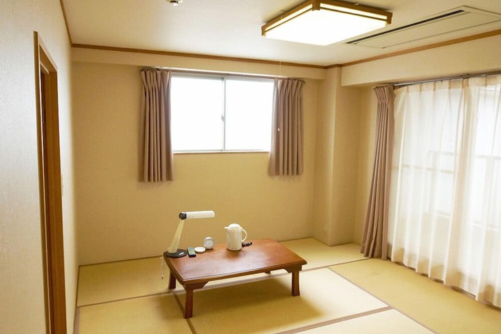 Room 4 of 51